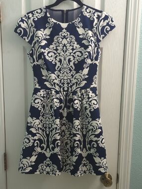 B. Darlin Women's White And Navy Blue Demask Dress - Size 3/4
